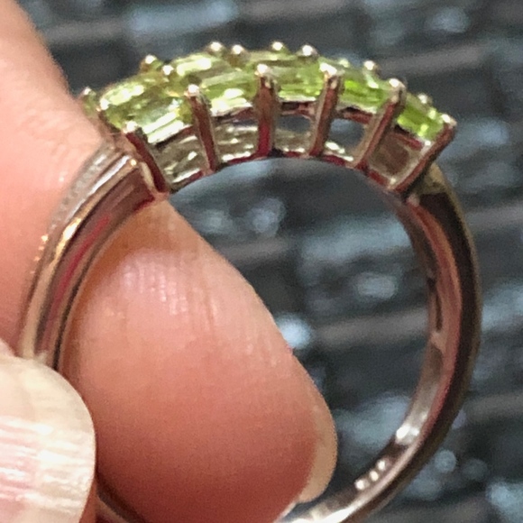 Hebei Peridot Ring - Picture 2 of 4